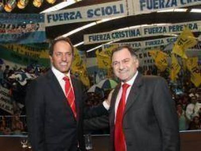 Florencio Varela: Scioli encabez� plenario y se encolumn� con el modelo de Cristina