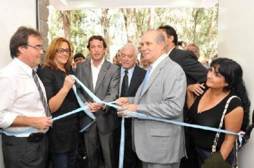 �lvarez de Olivera inaugur� la sede del programa Envi�n en Villa Albertina