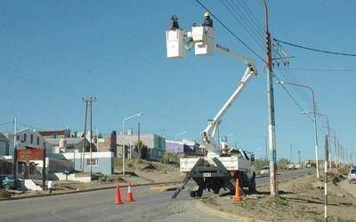 Instalan nuevas luminarias en peligroso cruce de la ruta 12