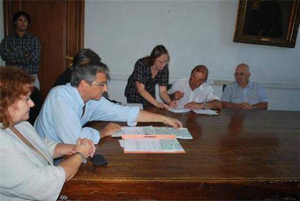 En el Municipio, entregaron ayudas econ�micas a productores agropecuarios olavarrienses