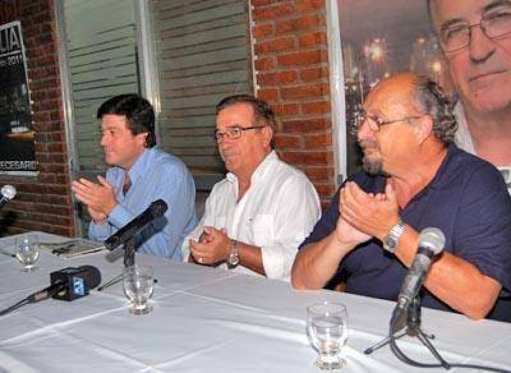 Scaglia inaugur� su local partidario y lanz� su candidatura a intendente