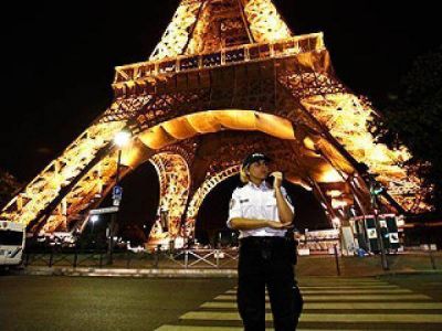 La Torre Eiffel debi� ser evacuada por una falsa amenaza de bomba