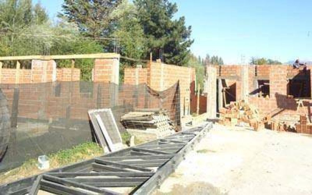 En El Hoyo rechazan empezar las clases con ba�os port�tiles