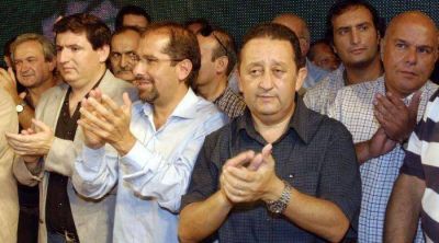 En campa�a y dividido, el PJ record� a Kirchner