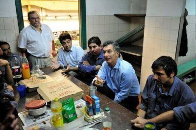Macri, de campa�a por el conurbano, recorri� una f�brica de Loma Hermosa