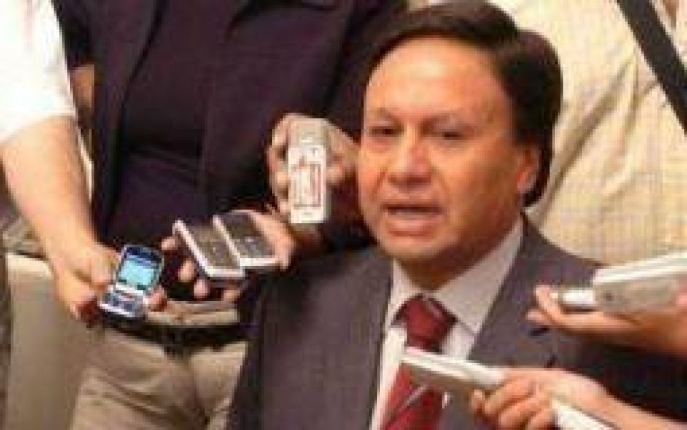 �ngel Maza confirm� que le disputar� la gobernaci�n a Beder Herrera