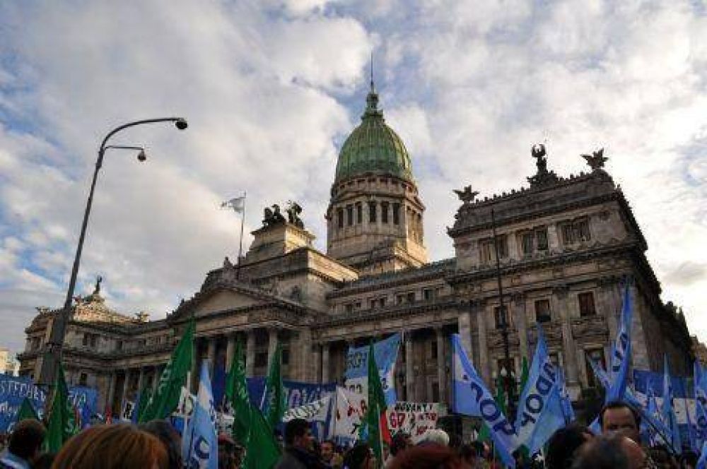 El kirchnerismo platense se moviliza en apoyo a Cristina 