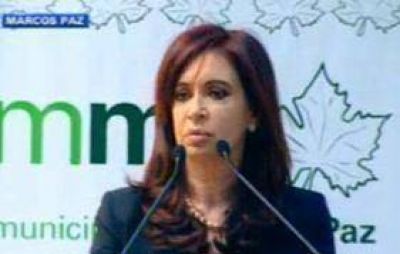 La Presidenta inaugur� el ciclo lectivo y afirm� que "el desaf�o debe ser tener clases todo el a�o"