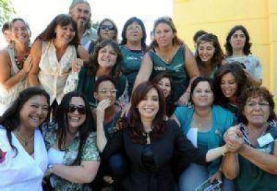 Planean reformar la Constituci�n para una reelecci�n "eterna" de Cristina