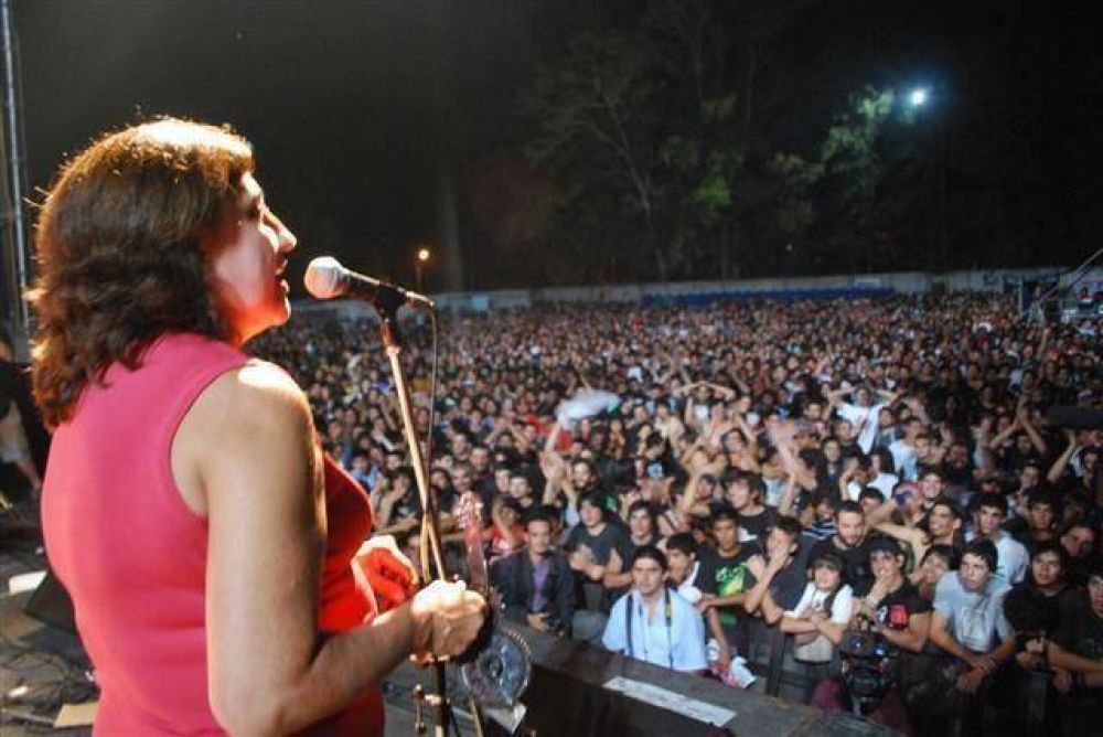 GRACIELA ROSSO INAUGUR� EL  CICLO LECTIVO EN LA ESCUELA N� 7
