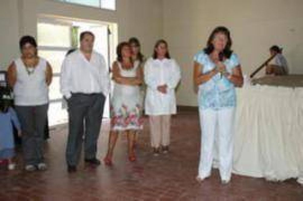 Florentino Ameghino: Francisco Iribarren y Andrea Garc�a en el inicio Ciclo Lectivo 2011