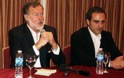 Bielsa present� los ejes de su campa�a