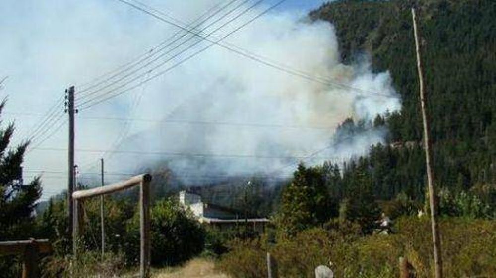 Es �cr�tica� la situaci�n por un incendio forestal en Chubut