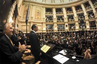 Eseverri estuvo en la apertura de sesiones y destac� anuncios del Gobernador Scioli