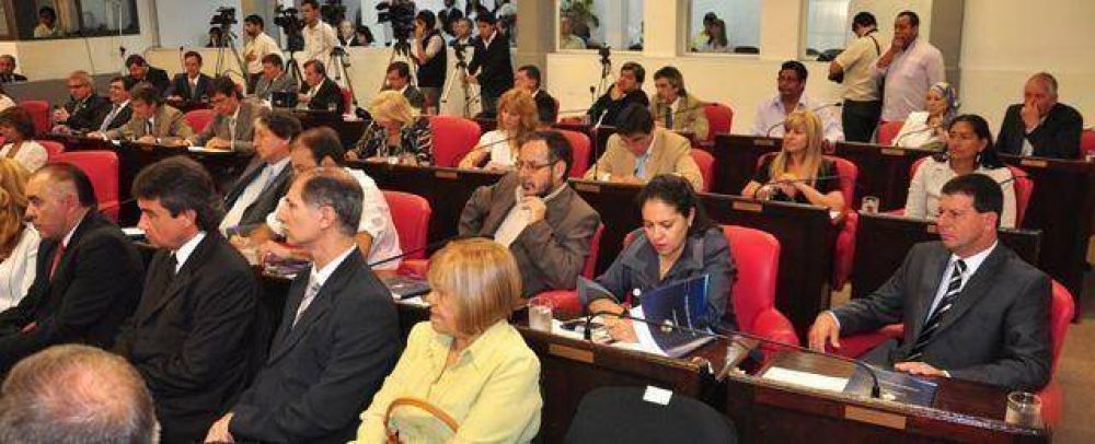 Carlos Mart�nez: �El gobernador omiti� temas importantes�