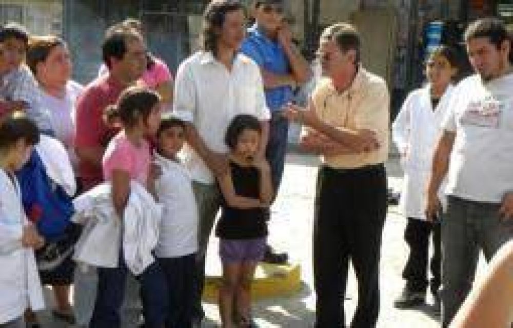Critican a Ambiente por frustrado inicio de clases en el barrio San Vicente