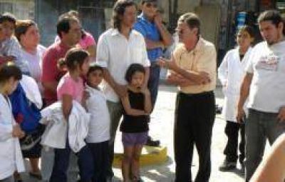 Critican a Ambiente por frustrado inicio de clases en el barrio San Vicente
