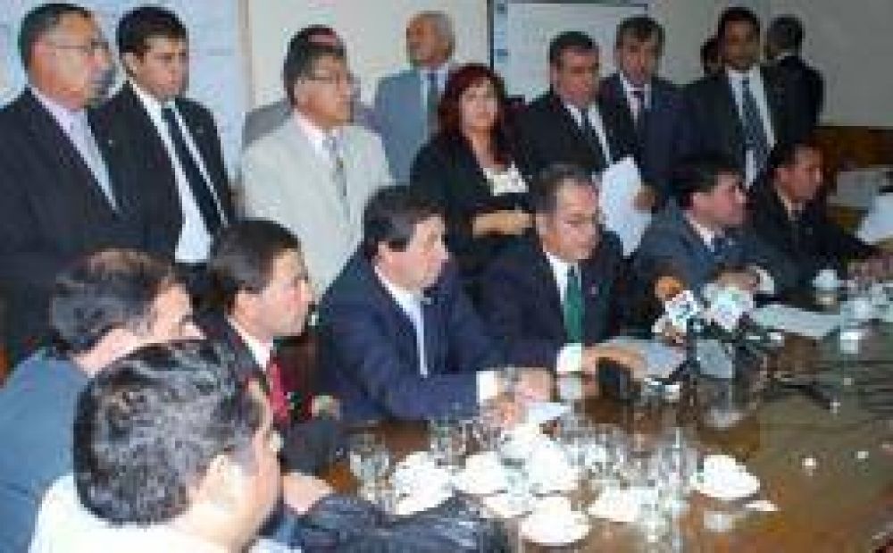 El bloque justicialista en pleno respald� la reelecci�n de Beder Herrera