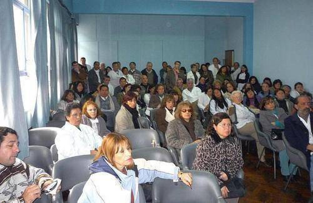 Profesionales de APUAP y Colegio M�dico paran el jueves y viernes