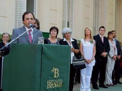 Giustozzi inaugur� la remodelaci�n de la Escuela N� 1 