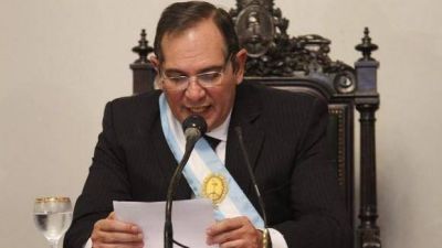 Salud, educaci�n y obra p�blica, lo m�s saliente del mensaje de Alperovich