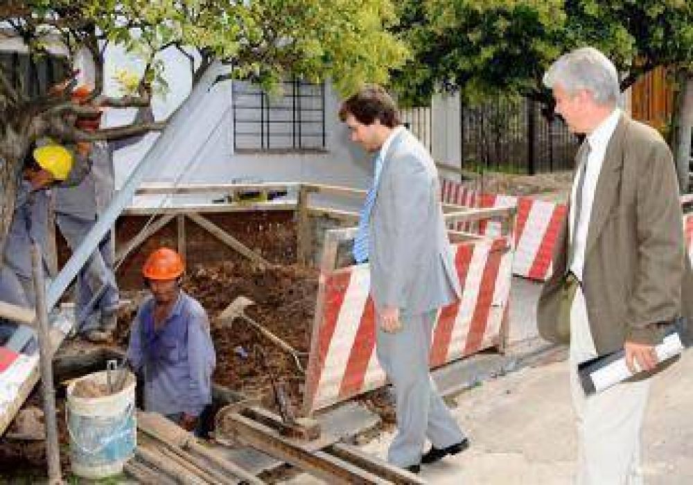 Lucas Ghi recorri� las obras de agua en Barrio Gaona