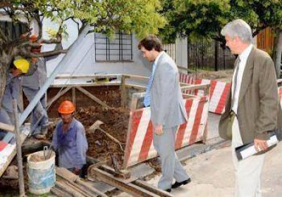 Lucas Ghi recorri� las obras de agua en Barrio Gaona
