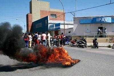 Se agrava conflicto por viviendas en Pico