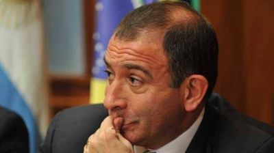 Juez dice que enfrenta al kirchnerismo, sin embargo lo elogia