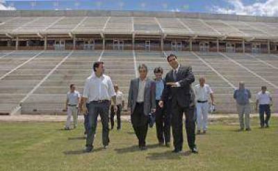 El estadio de Sarmiento se inaugurar�a el 24 de mayo con un partido Argentina-Paraguay