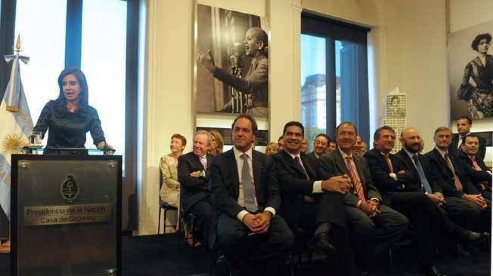 Los K insisten en unificar los comicios