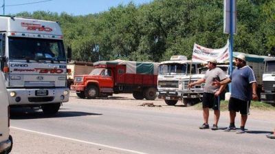 Liberan rutas, con amenaza de m�s cortes