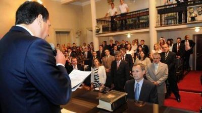 Hugo Cabral jur� como nuevo Defensor del Pueblo 