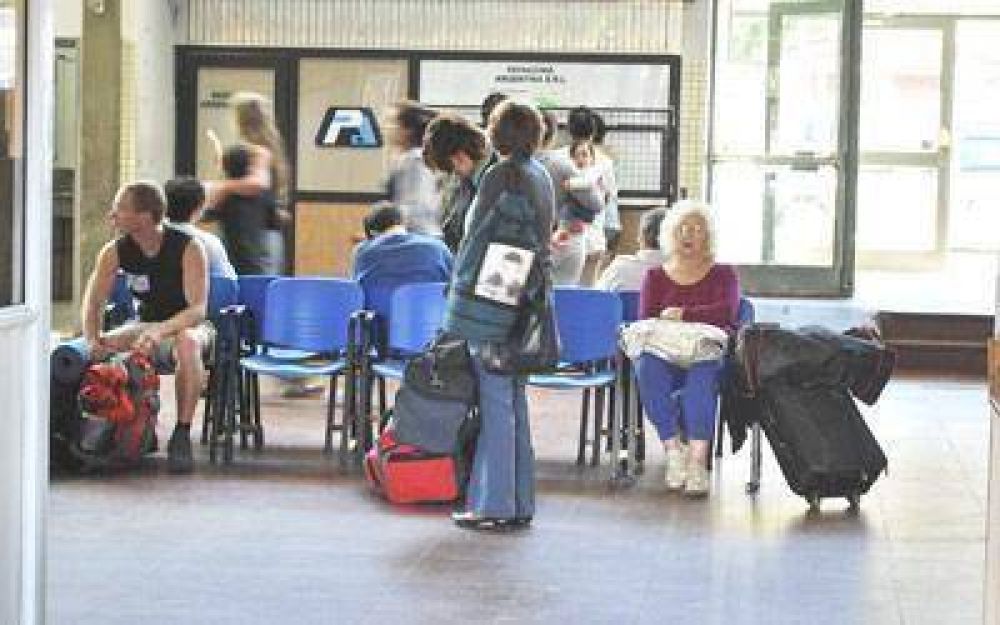 El feriado largo moviliza turismo hacia la cordillera y Puerto Madryn