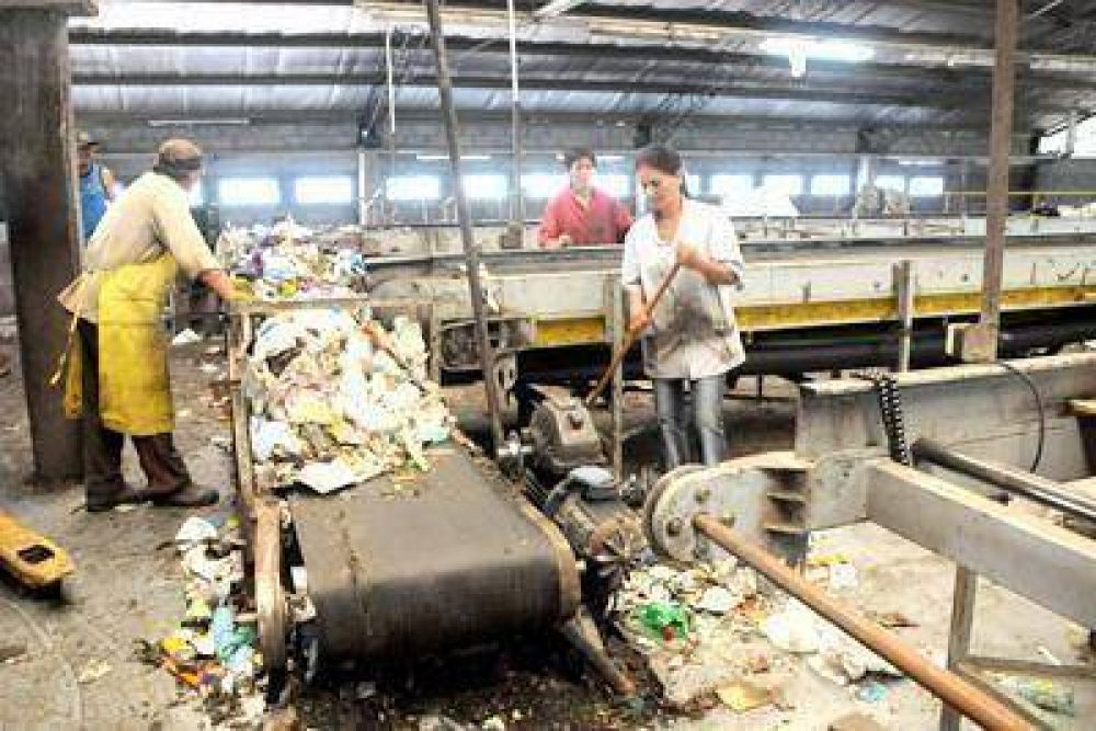 Funciona parcialmente y con deficiencias la planta de reciclado