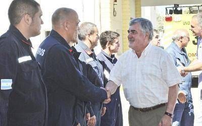 Das Neves firm� el convenio para construir la sede de Bomberos