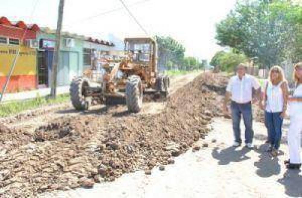 Comenz� la pavimentaci�n de seis cuadras en el barrio Santa In�s