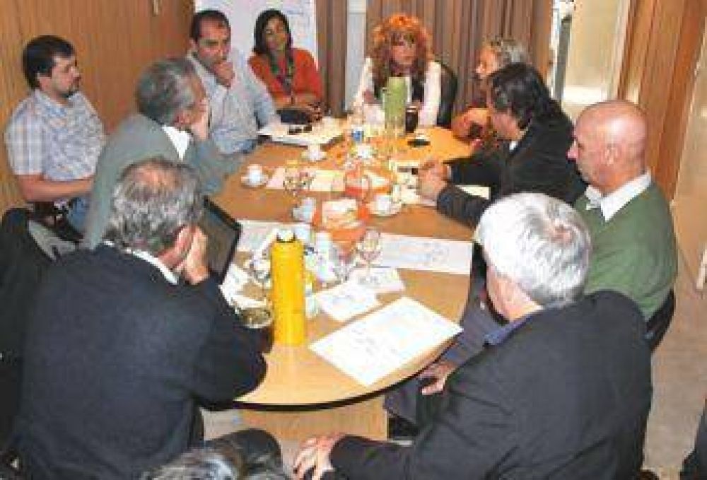 Intendentes de la Alianza reclaman �asistencia urgente� a pobladores afectados por crecidas del r�o Bermejo