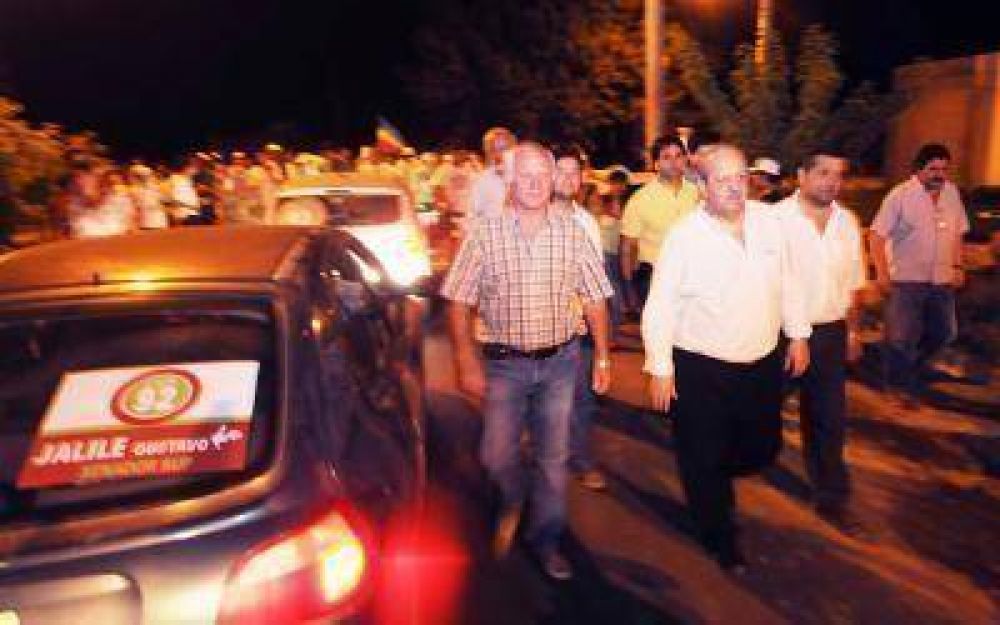 El Gobernador en una caminata con candidatos de Valle Viejo