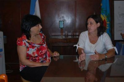 LUJAN - LA INTENDENTA SE REUNI� CON LA C�NSUL GENERAL DE URUGUAY