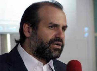 Susbielles expuso en un encuentro nacional donde se apoy� la reelecci�n presidencial 