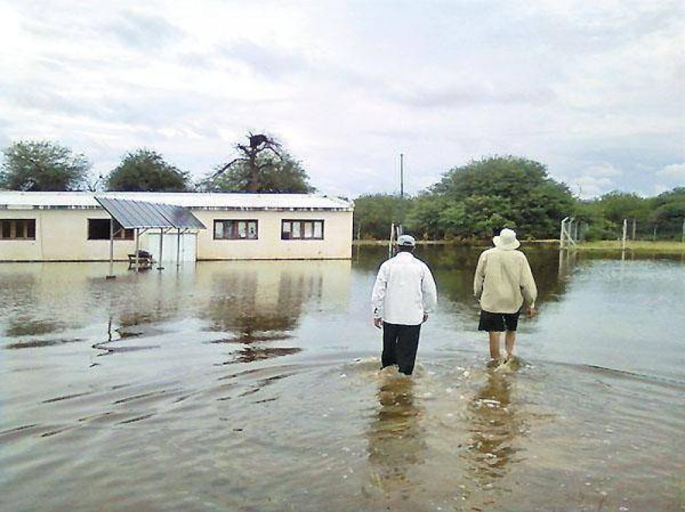 El Dulce inund� postas sanitarias y escuelas en Sagabasta, Salavina 