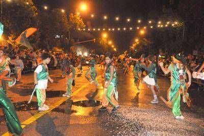 Todav�a resuenan tambores y se mueven las caderas