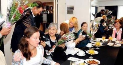 El intendente de Salta Miguel Isa homenaje� a las Mujeres en su D�a