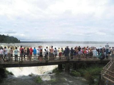 M�s de 24 mil personas visitaron Cataratas el fin de semana largo