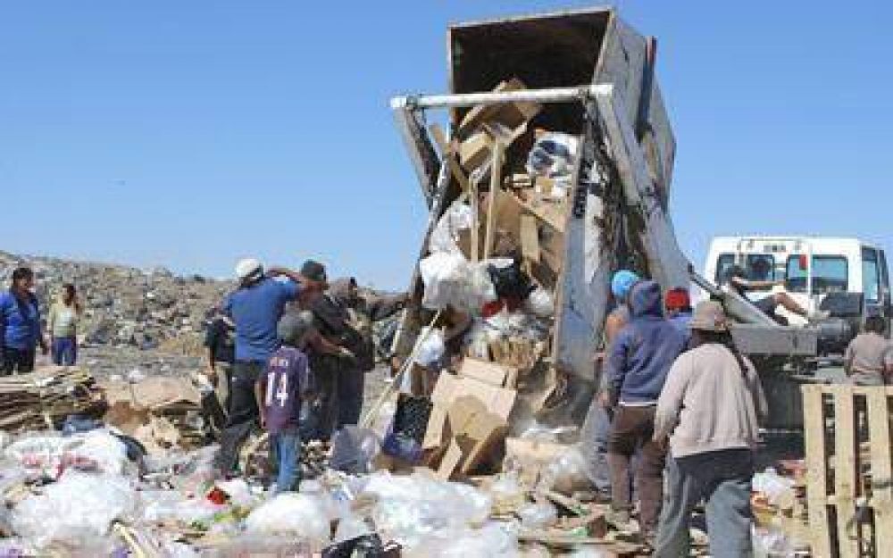 Los �invisibles� que comen de la basura