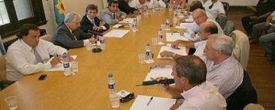 Scioli contiene a todos los sectores llam�ndolos a 'consensuar medidas'