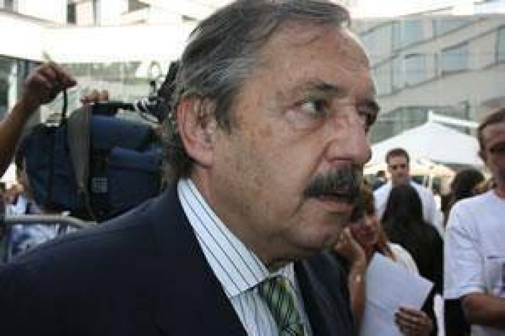 Alfons�n llega en abril en medio de la interna radical