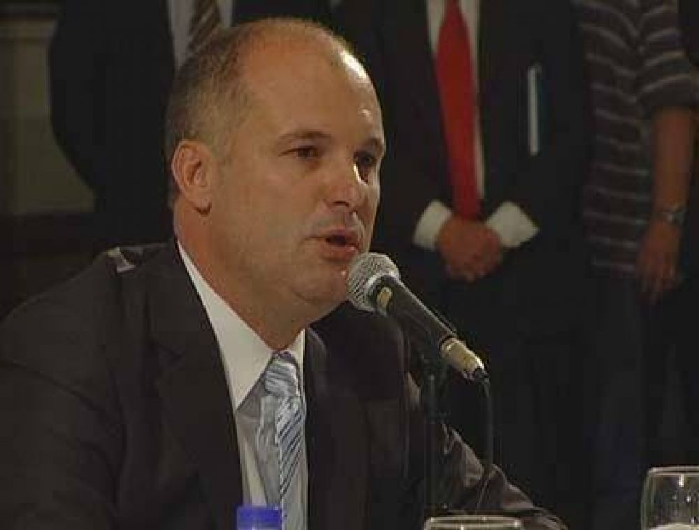 Henn invit� a fuerzas pol�ticas a suscribir un acuerdo de reforma constitucional