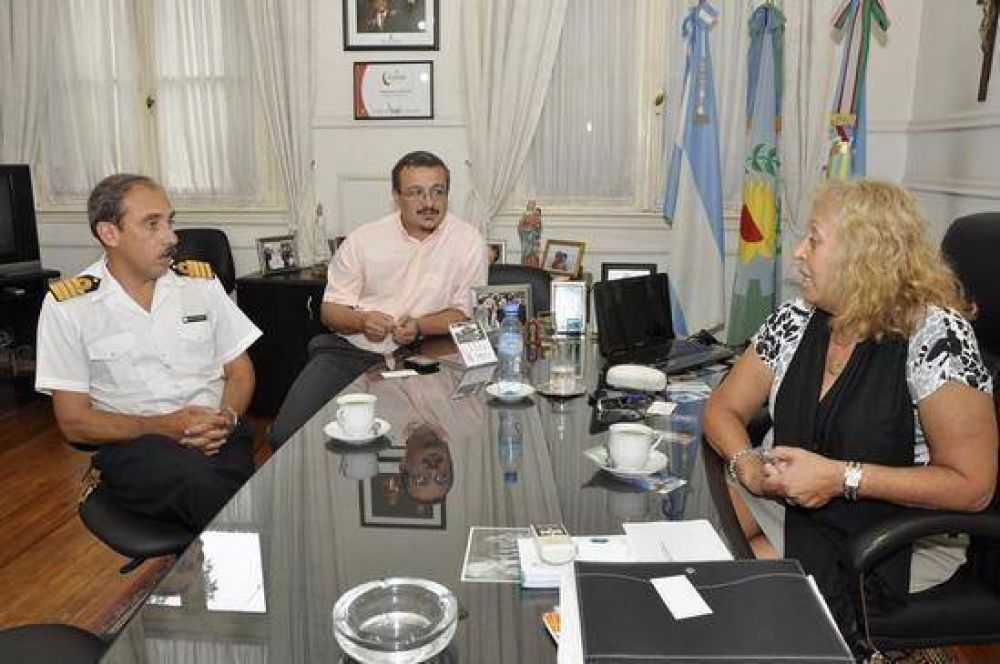 La Intendente Giroldi mantuvo una reuni�n con el Jefe de la Base Naval Z�rate